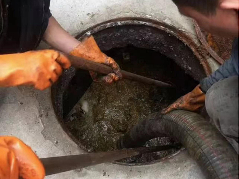 赤水清理化粪池时如何避免沼气的危害?